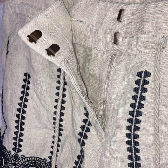 Ann Taylor Loft Tan and Black Embroidered Linen Shorts - Size 4 - Picture 7 of 10